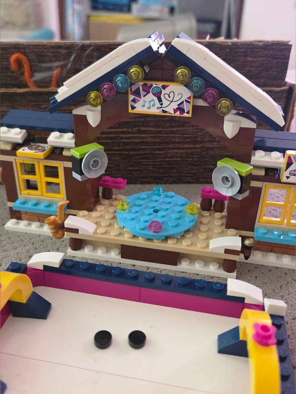 LEGO Friends Snow Resort Ice Rink 97% complete includes mini figures, instructio